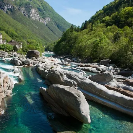 Attico Bellavista 아파트 로카르노